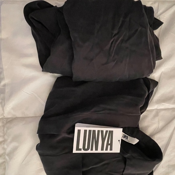 NWT Lunya Washable Silk High Rise Pant Set . Black. Medium - Picture 2 of 11